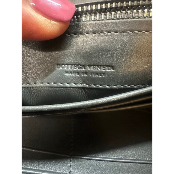 Women's Bottega Veneta Black Intrecciato Leather Zip-Around Wallet One Size - Picture 6 of 6